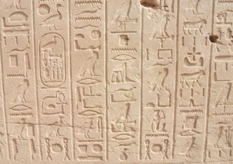 Ägyptische Hieroglyphen im Browser darstellen